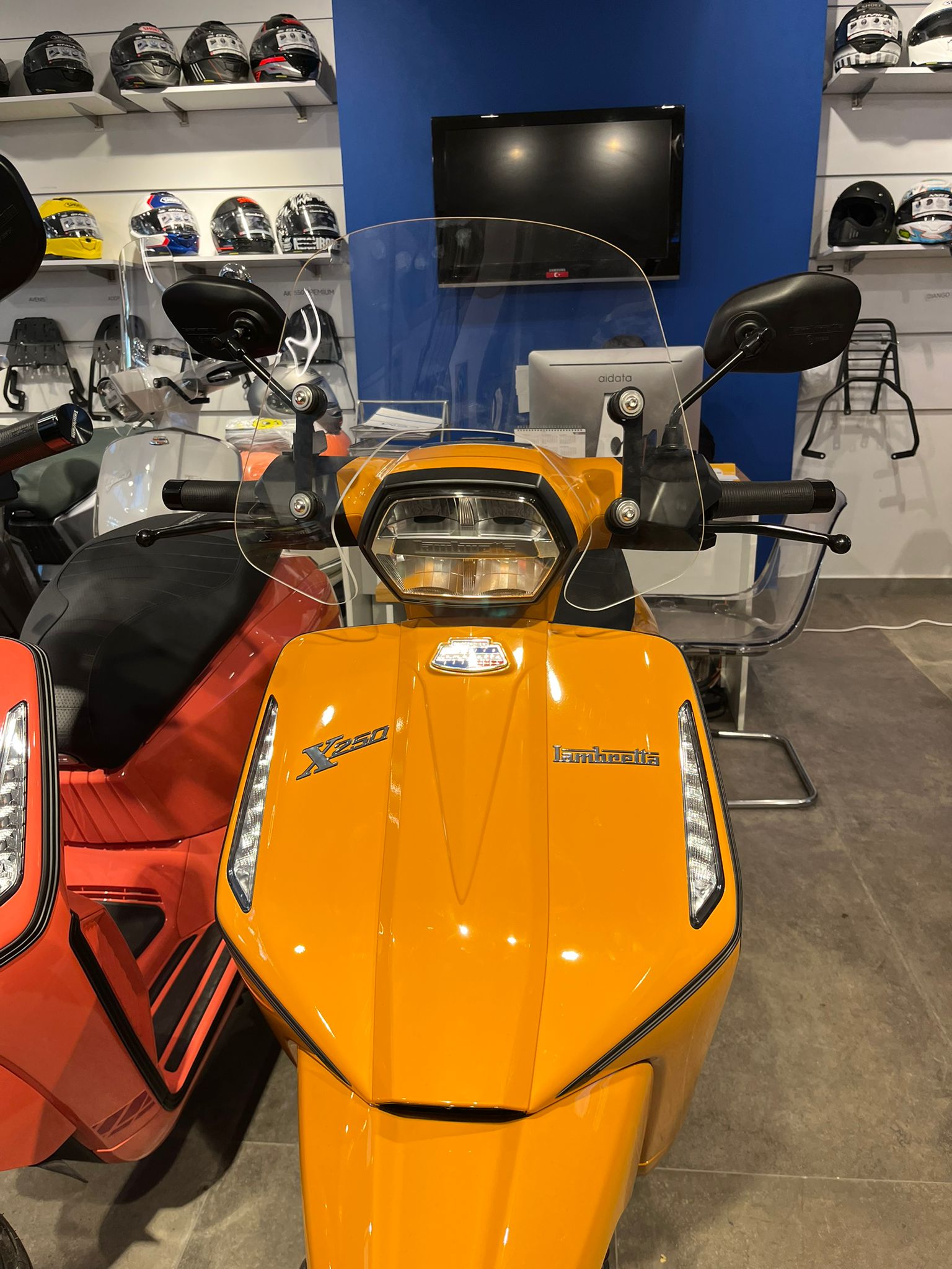 LAMBRETTA X125-X250-X300 KISA ŞEFFAF CAM