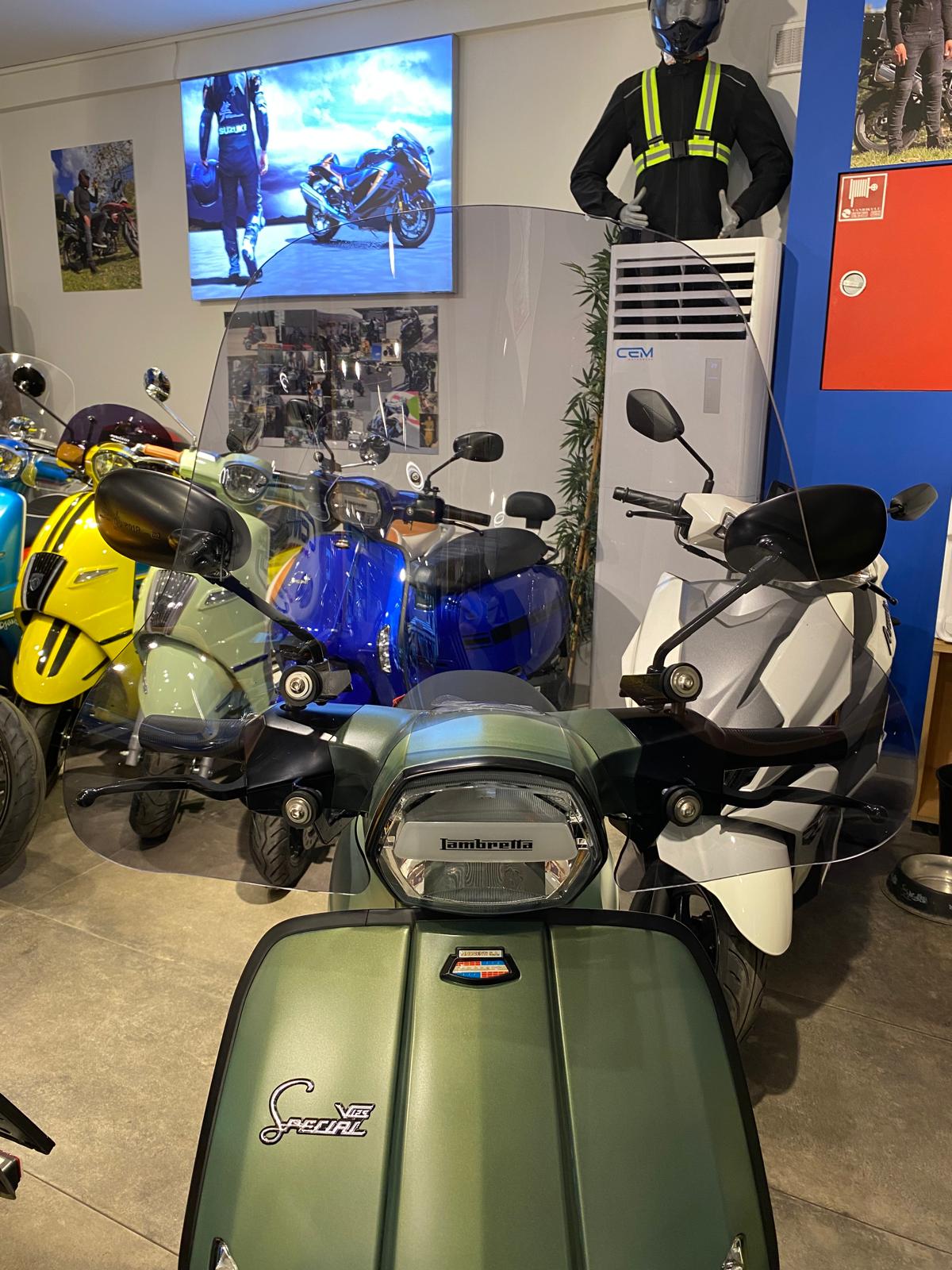 LAMBRETA V125-V200  UYUMLUFÜME UZUN CAM
