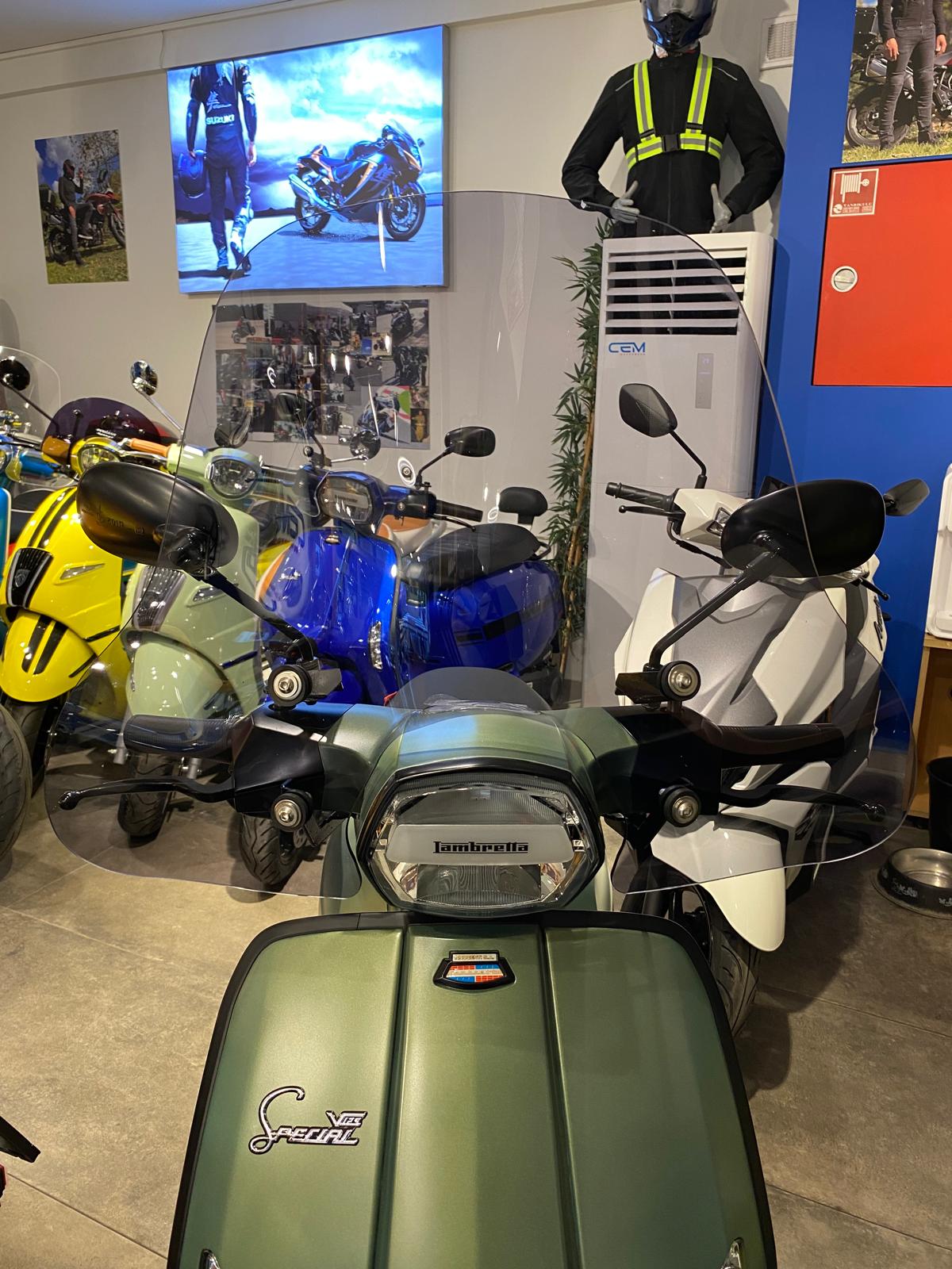 LAMBRETTA X125-X200-X300 UZUN FÜME CAM